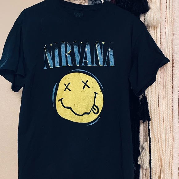 NWOT Nirvana Large T-Shirt Classic Smiley X’s Official Licensed Shirt Concert - Picture 1 of 3